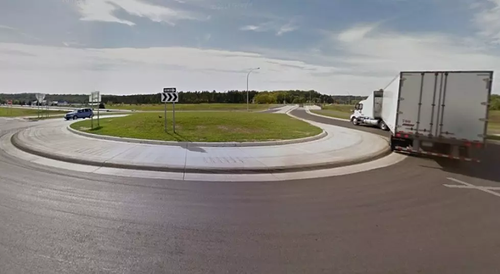 Minnesota RV Shows How Not To Use A Roundabout [watch]