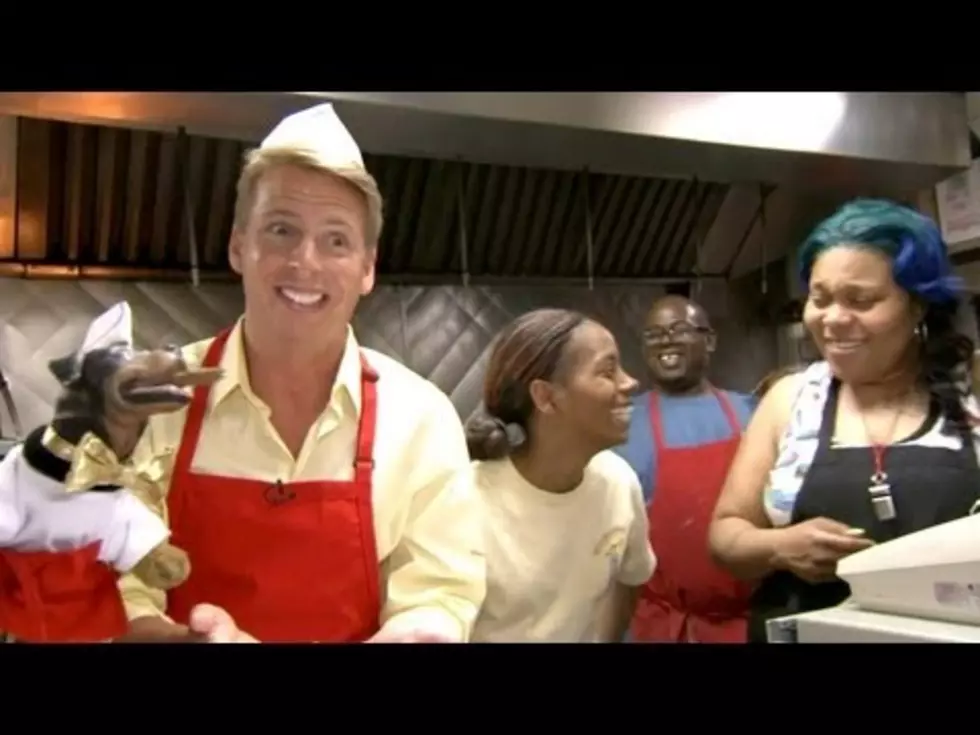 Jack McBrayer and Triumph Visit The Weiner’s Circle in Chicago [Hilarious Video]