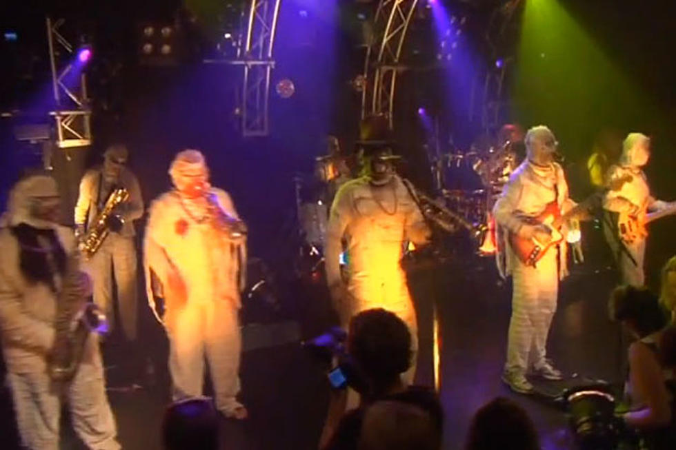 here come the mummies!