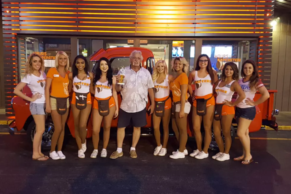 Hooters Parking Lot Party and Car Show &#8211; July 21st [Pictures and Video]