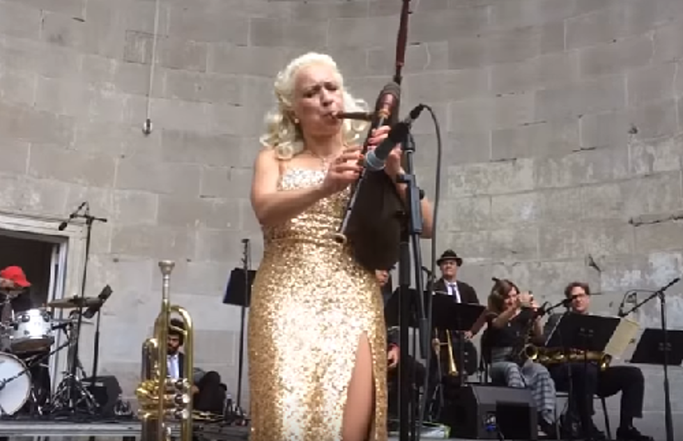 Woman Rocks Bagpipes Like No Other at Jazz Festival (video)