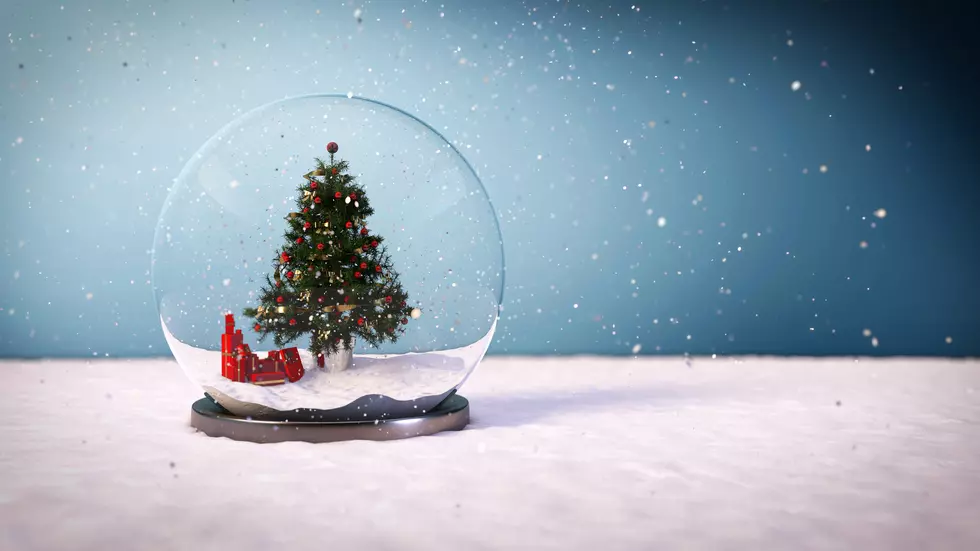 Take Free Christmas Photos Inside a Snow Globe Saturday!