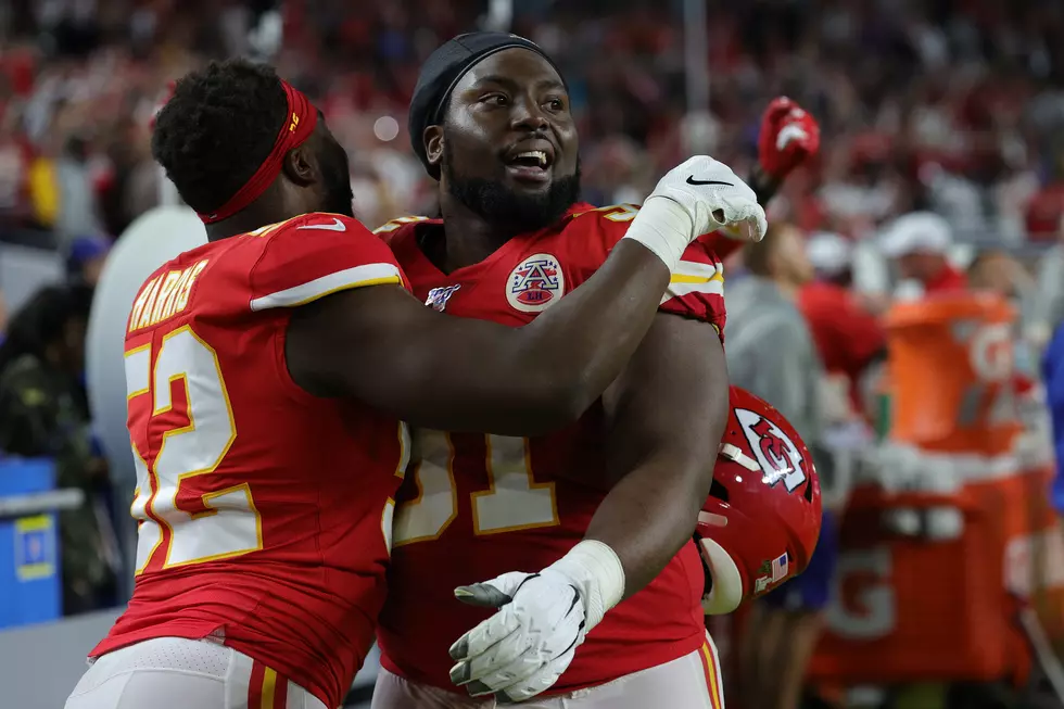 Chiefs Player Pays Adoption Fees for All The Dogs in One Kansas City Rescue