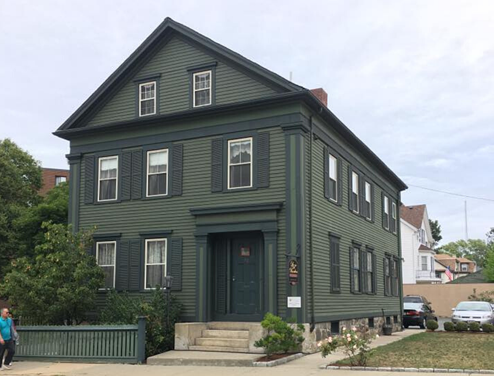 You Can Stay Overnight at the Lizzie Borden House [SEE INSIDE]