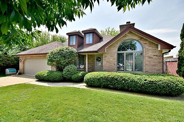 Serial Killer John Wayne Gacy Buried Victims On The Property Of This Chicago Home For Sale
