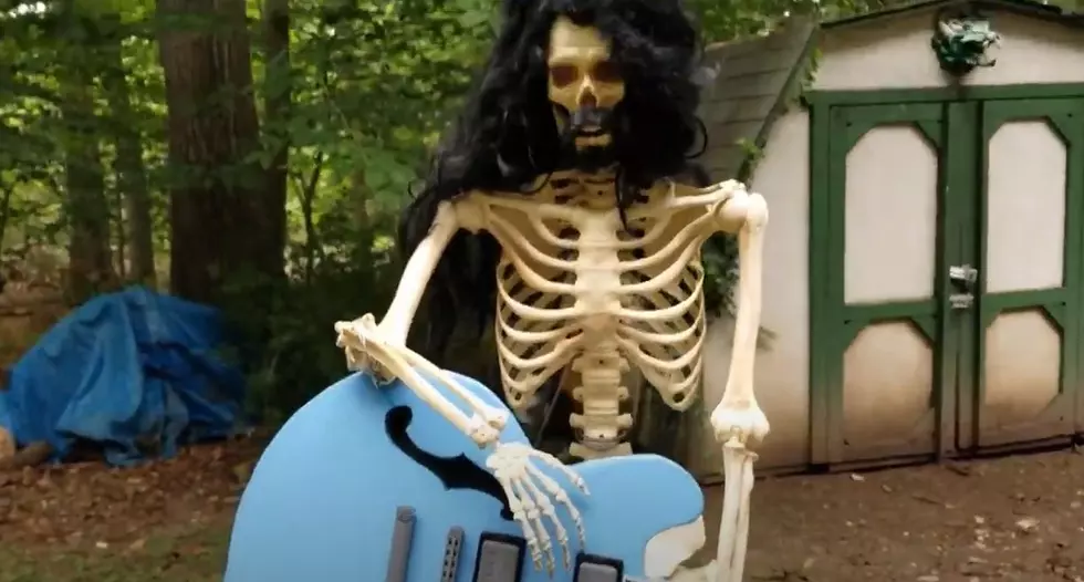 This Homemade Halloween Decoration of Grave Grohl from the Boo Frighters is the Best