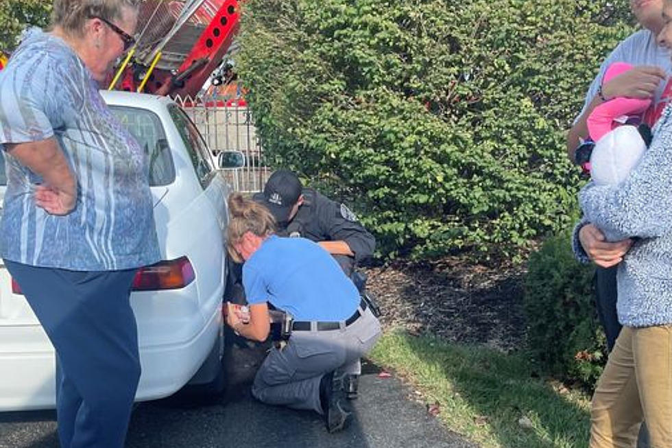 EPD Police Officers Get Down & Dirty to Help Stranded Motorists