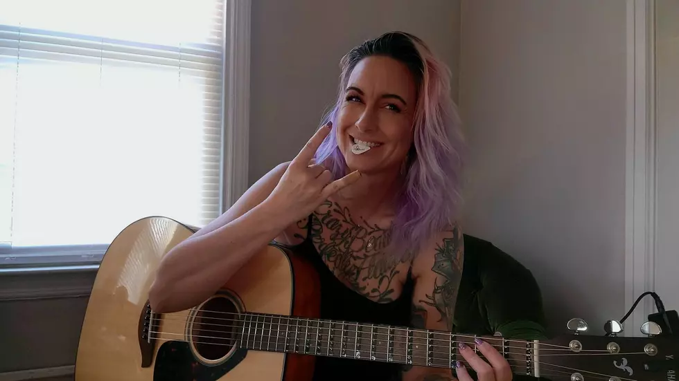 Kat&#8217;s Learning Guitar With Nearly 80K Songs at Her Fingertips with Fret Zealot