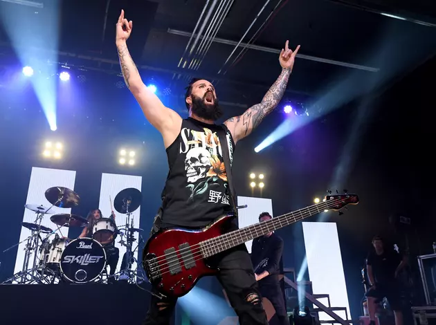 Skillet&#8217;s John Cooper Talks Deluxe Album, New Book, &#038; Weirdest Fan Experience