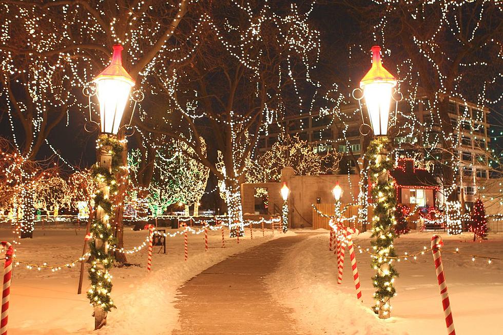 Wisconsin Holiday Light Display Is Straight Out of Hallmark Movie