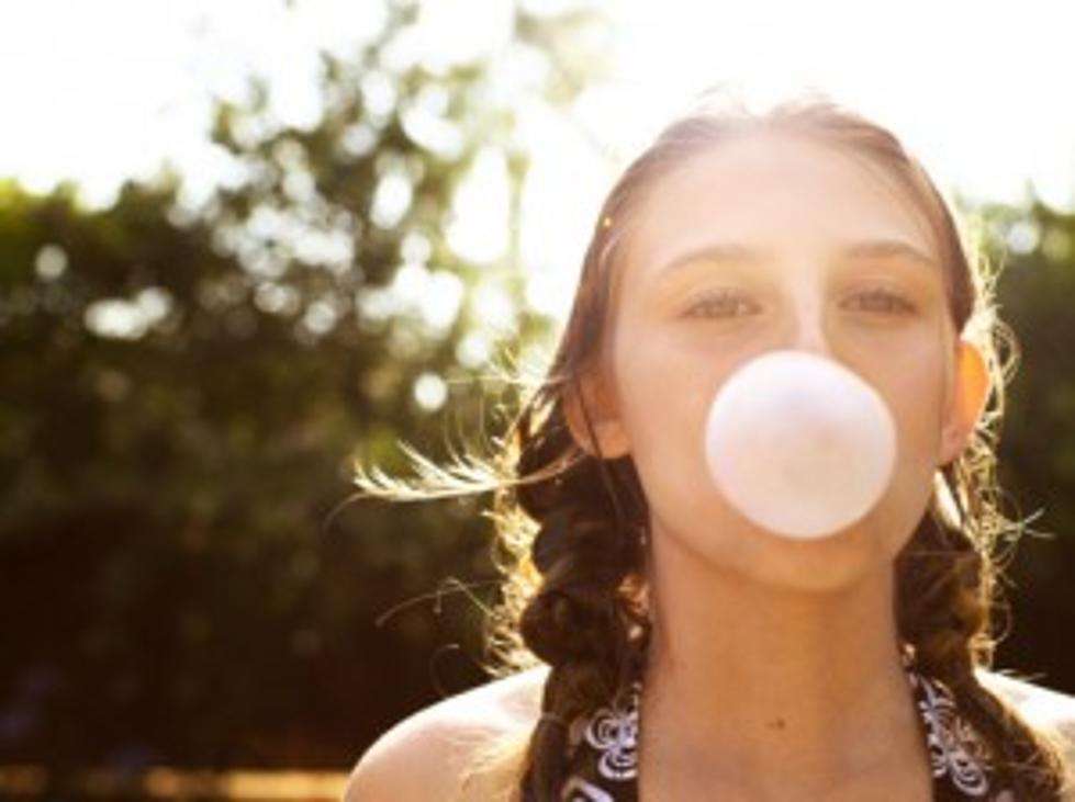 Does Chewing Gum Make You More Attractive?