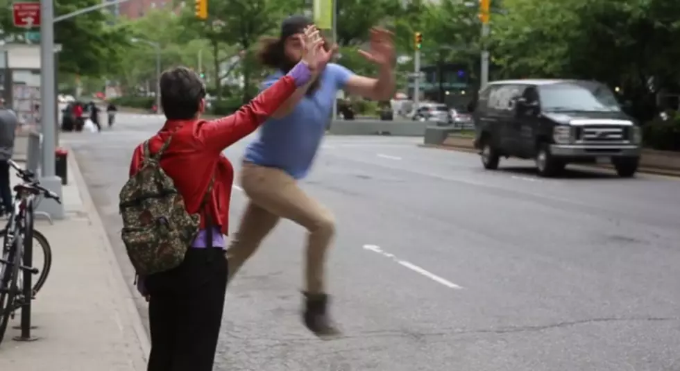 Dude High Fives New Yorkers Waiting For Cabs [VIDEO]