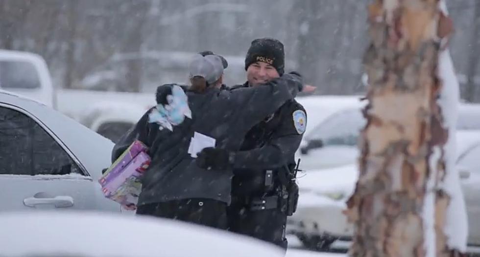 Police Officers Give Gifts Not Tickets [VIDEO]