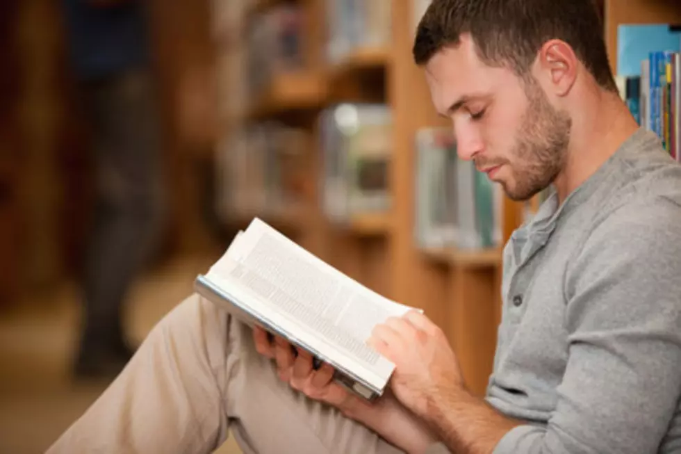 “Hot Dudes Reading” Is The Sexiest Thing On Instagram Right Now [PHOTOS]