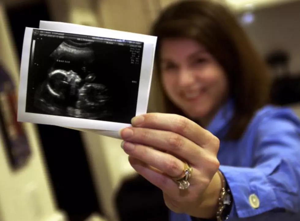 Unborn Baby Claps Hands to &#8216;If You&#8217;re Happy and You Know It&#8217; [VIDEO]