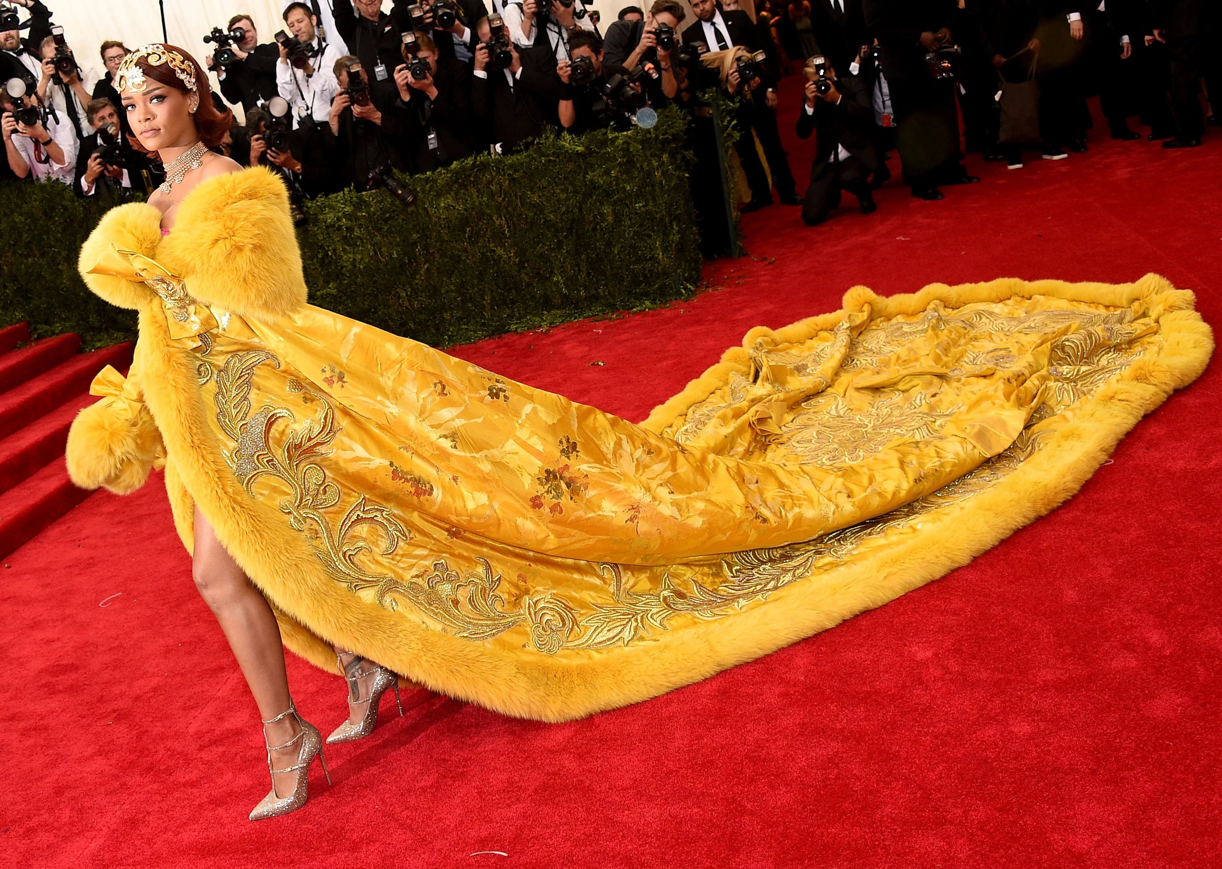Why Did Rihanna Wear a Pizza to the Met Gala? [PHOTO]