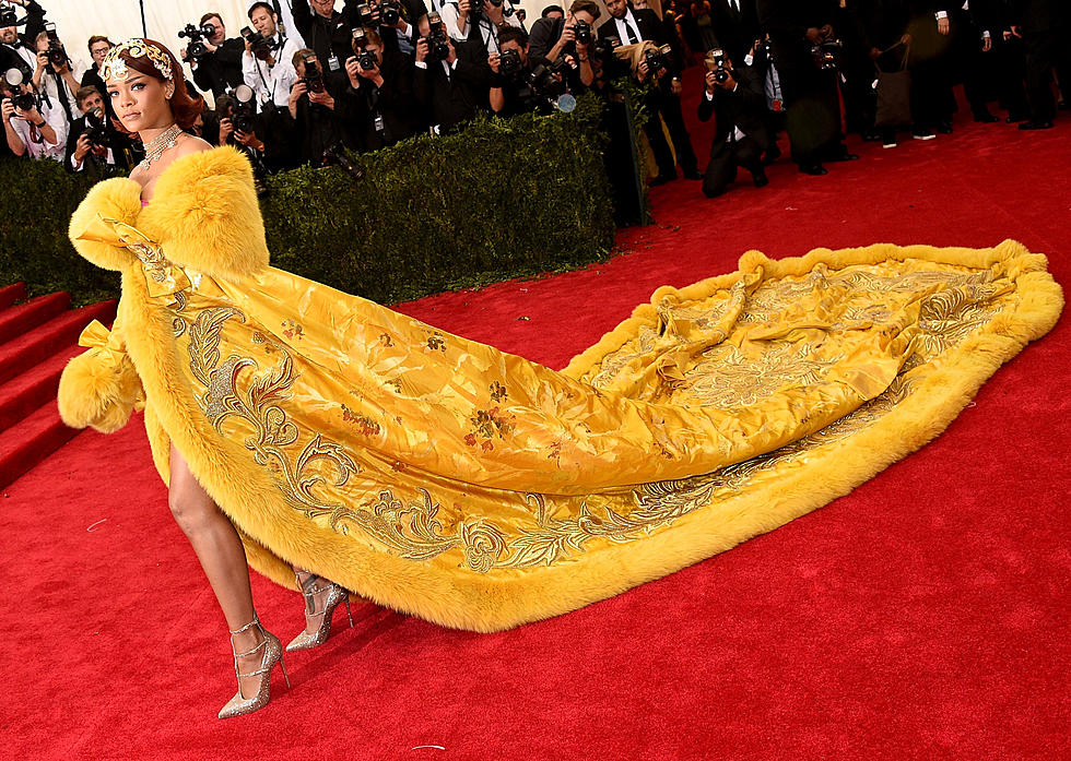 Why Did Rihanna Wear a Pizza to the Met Gala? [PHOTO]