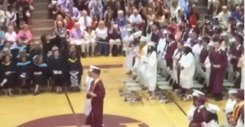 School Valedictorian Leads &#8216;Shake It Off&#8217; Flash Mob At Graduation [VIDEO]