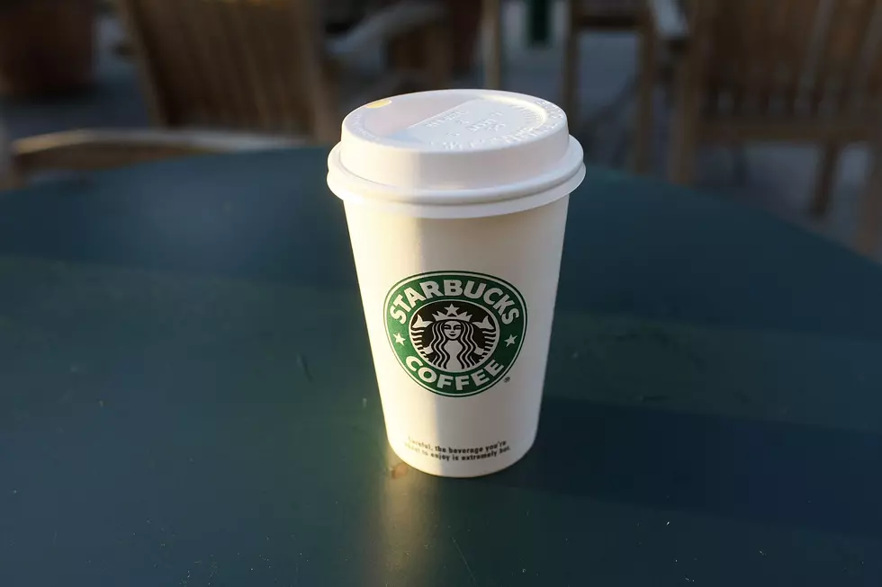 Internet&#8217;s Newest Debate is Over This Starbucks Coffee Cup [PHOTO]