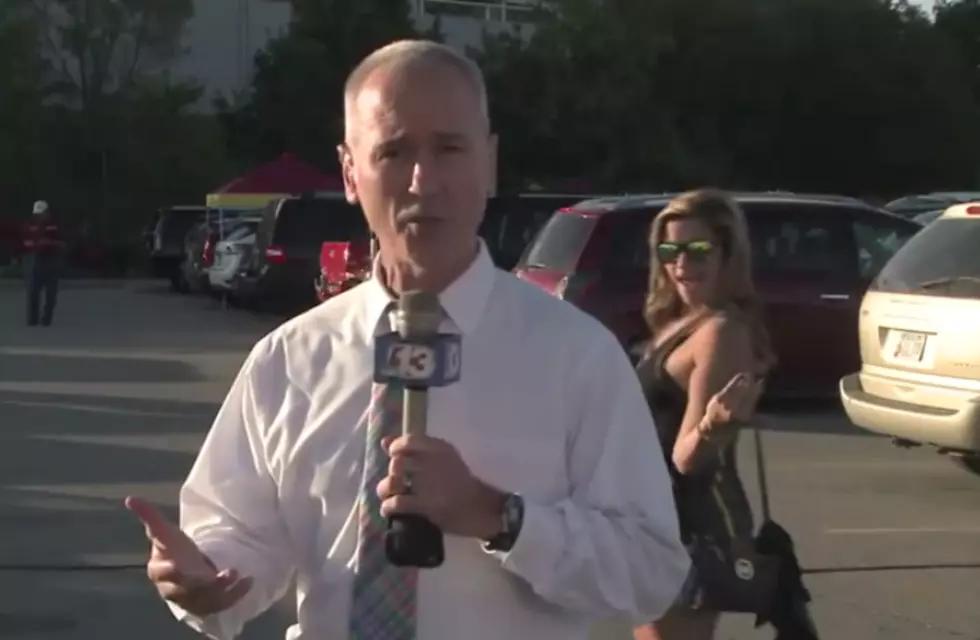Exercising College Student Hilariously Videobombs Reporter