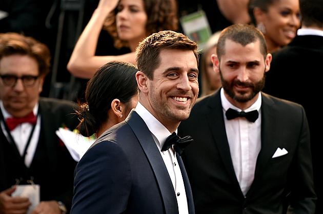 Aaron Rodgers Expertly Shuts Down Ignorant &#8216;Fan&#8217; On Twitter