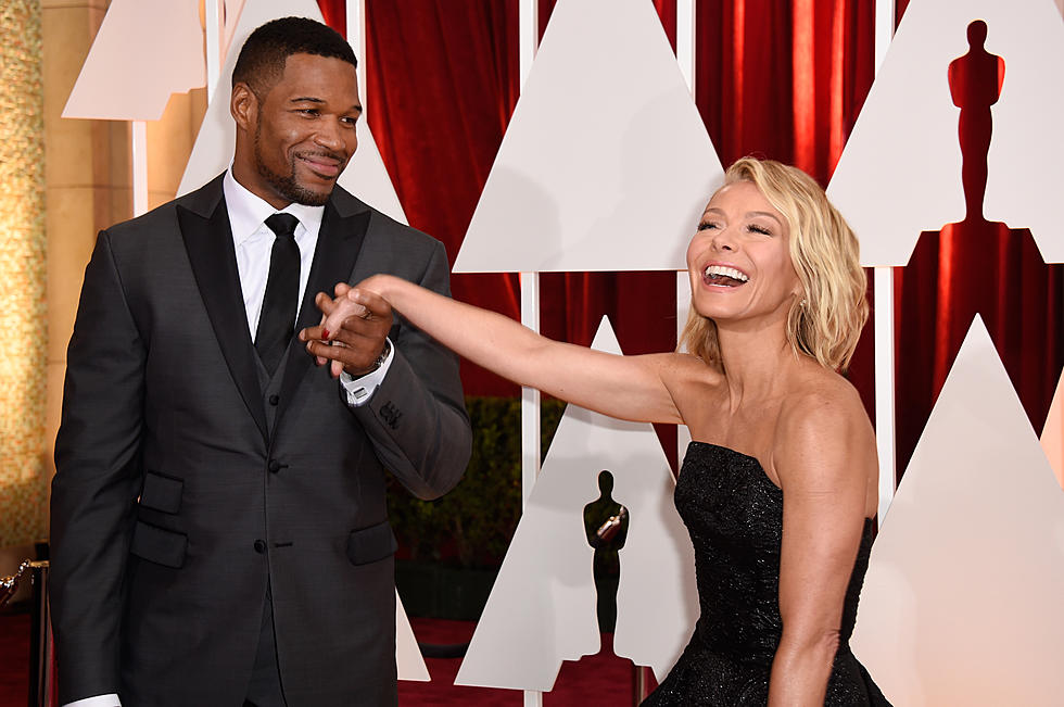 Selfie Stick Sixty: Michael Strahan Leaving ‘LIVE’ Way Earlier Than First Announced [VIDEO]