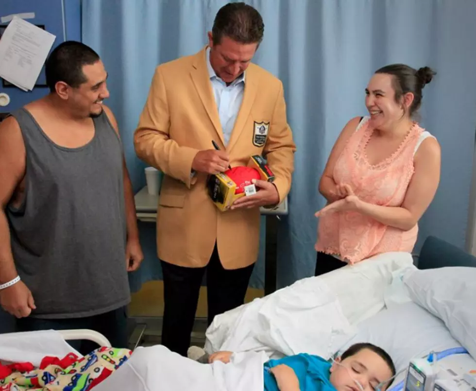 Dan Marino Makes Special Appearance at a Rockford Hospital