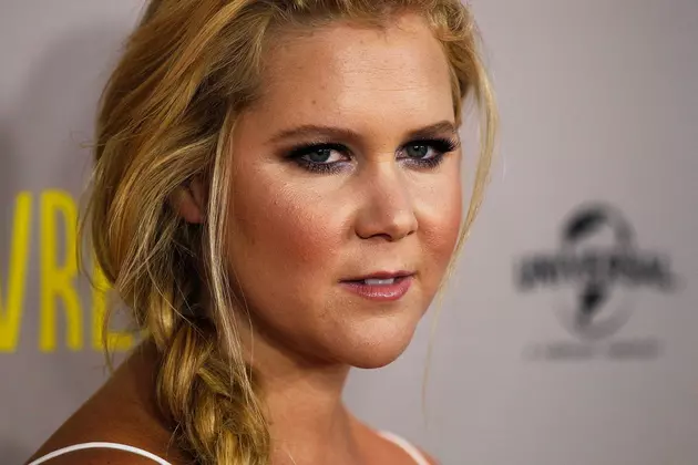 Amy Schumer Mysteriously Cancels Suburban Chicago Book Store Signing