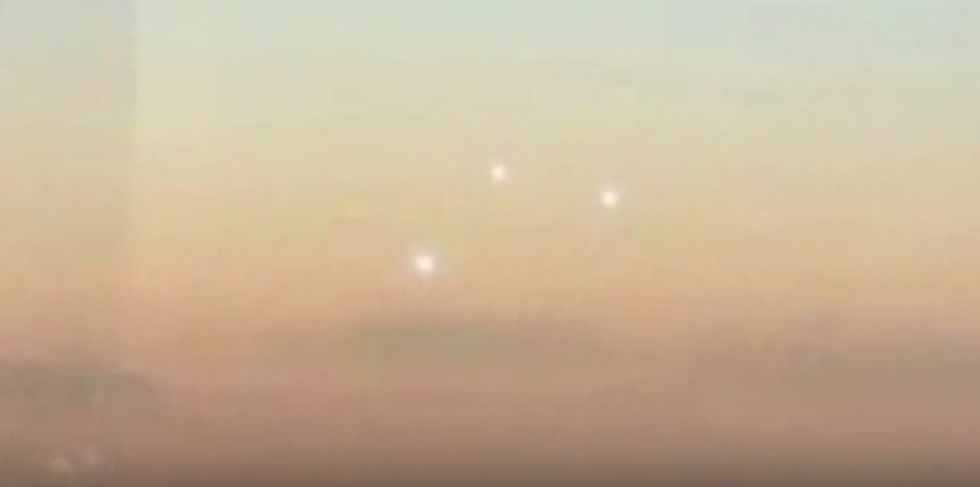 UFO Seen Hovering Near Plane in Chicago