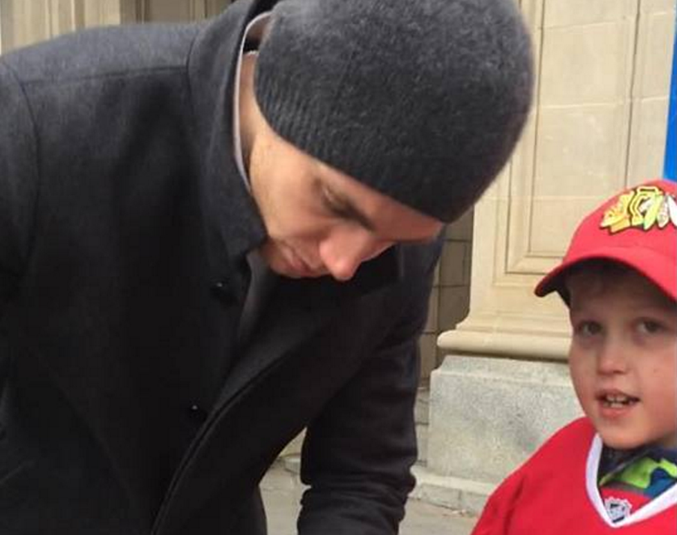 Patrick Kane’s Chance Meeting With A Young Blackhawks Fan Goes Viral