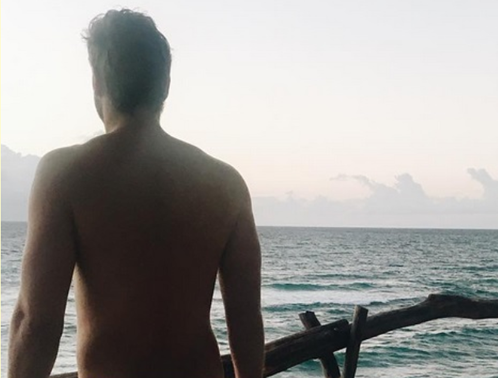 Jay Cutler Bares All on Vacation