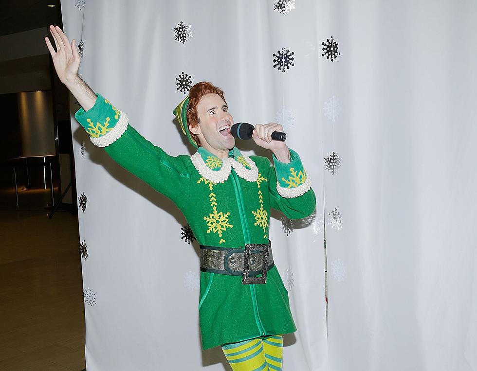 Illinois High School Gets a Hilarious Visit from Buddy The Elf