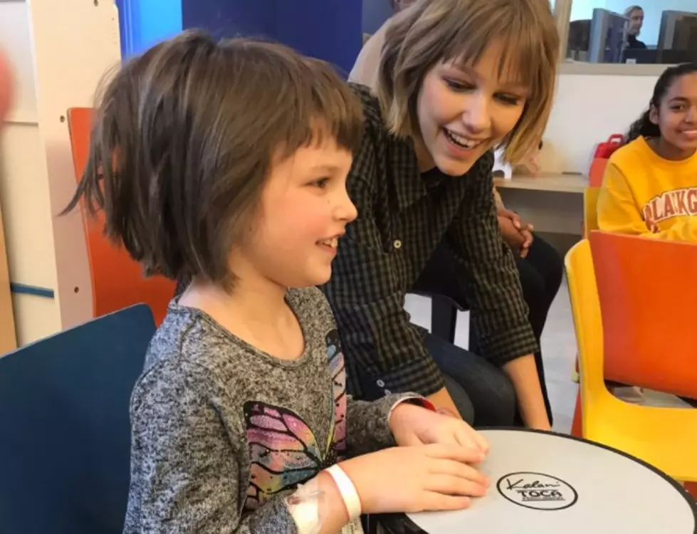 Rockford Girl Gets Surprise Visit from Grace VanderWaal in a New York City Hospital