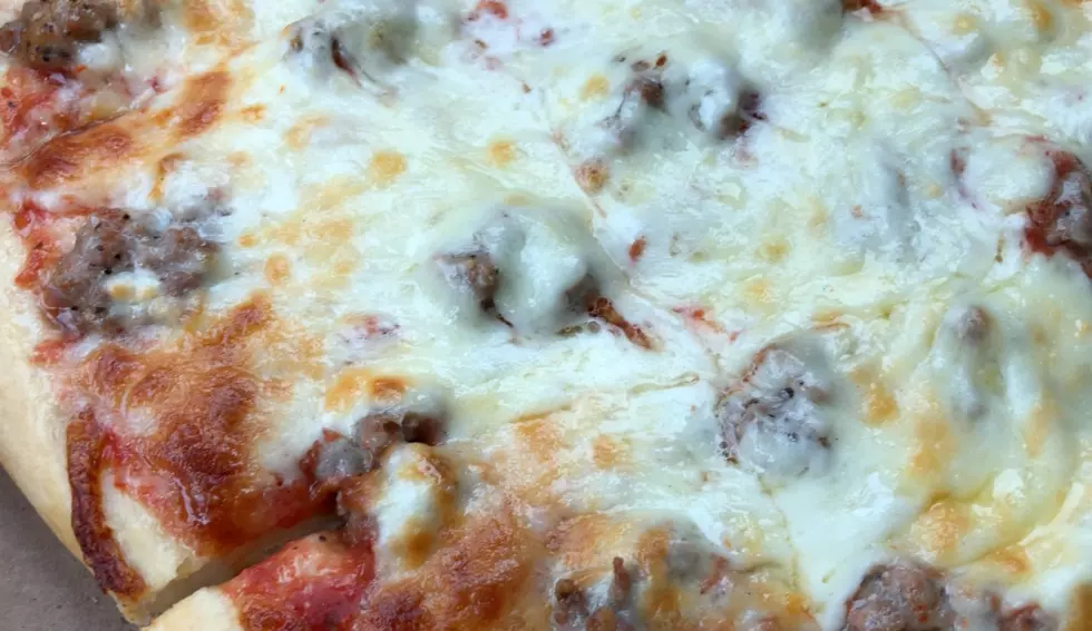 Hankerin’ For Heaps Of Cheese? You Can’t Beat This Rockford Pizza Joint