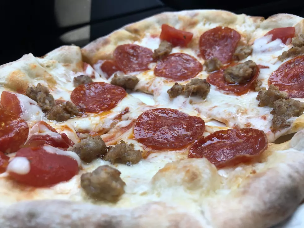 Veebo's In Rockford Does Wood-Fired Pizza Right