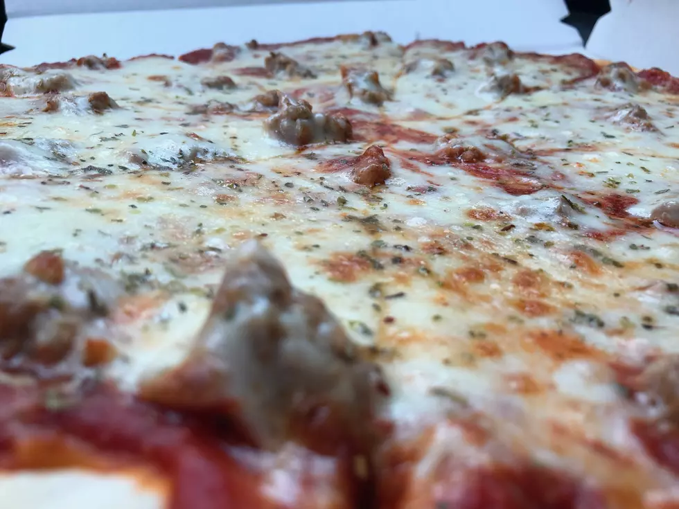 This Classic Restaurant Serves Up Rockford’s Most Gorgeous Pizza