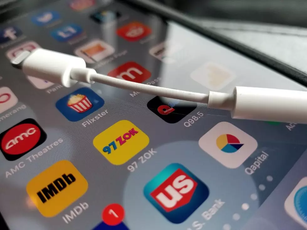 Apple Is Ditching Free Headphone Jack Dongles And It’s Not Okay