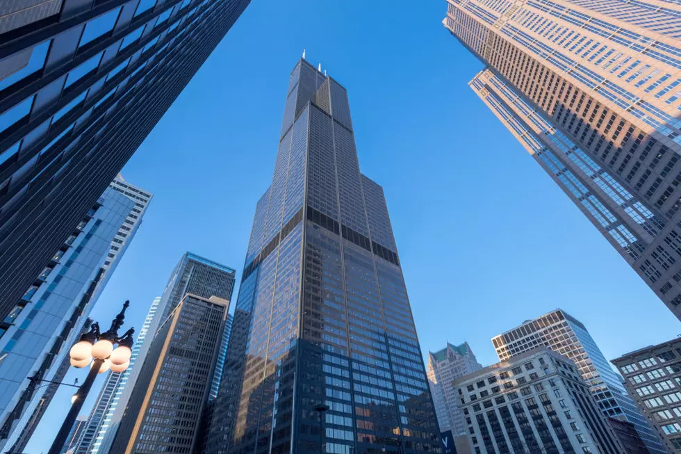 Check Out The Unbelievable Picture of Lightning Striking The Sears (Willis) Tower