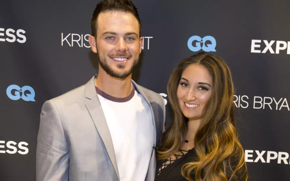 VIDEO: Kris Bryant and Wife Jessica Announce They're Having a Baby