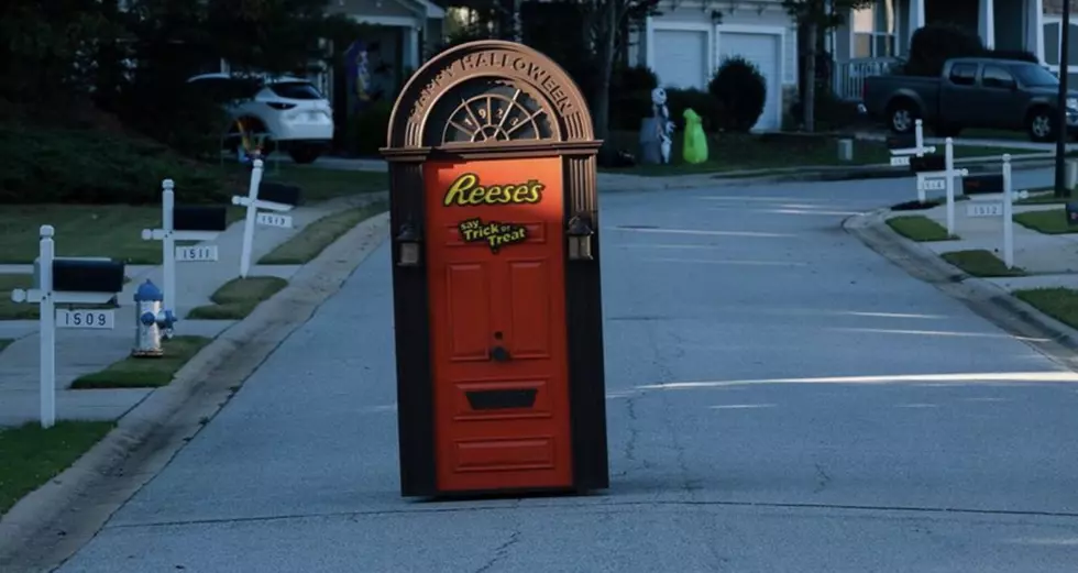 How to Get a Reese’s Robotic Candy-Dispensing Door