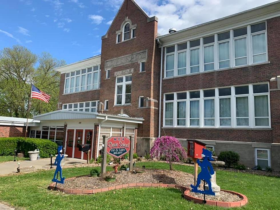 Old Illinois School Features School AND Romantic Themed Rooms?