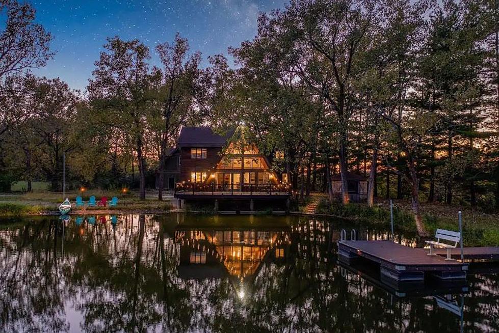 Spend Your Summer With 13 Friends At This 30 Acre Illinois Airbnb