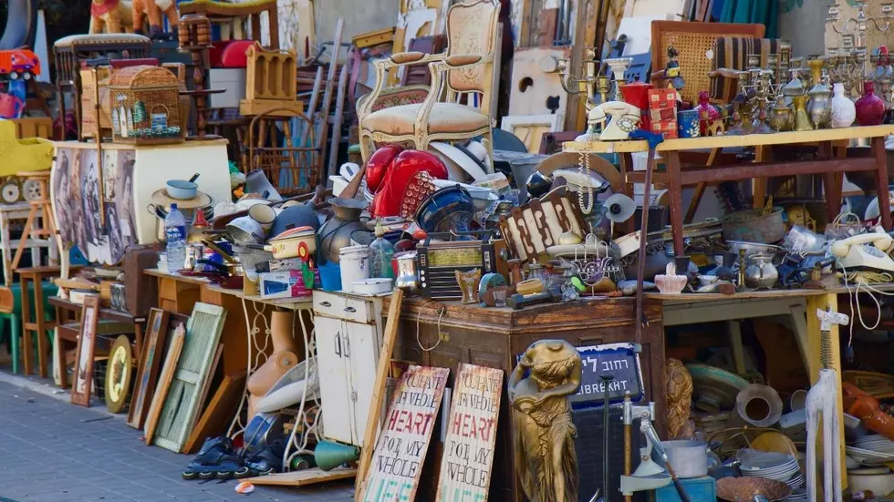 This Popular Illinois Antique & Flea Market Has Over 40 Acres Of Vendors