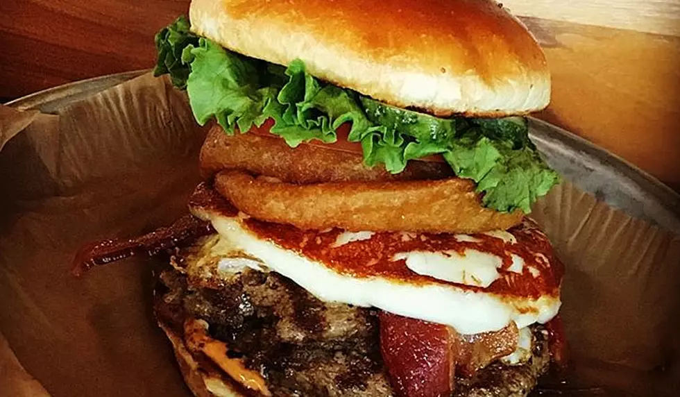 One of Illinois’ Best Summer Lunch Spots Serves Up an Insane ‘Trolley Burger’