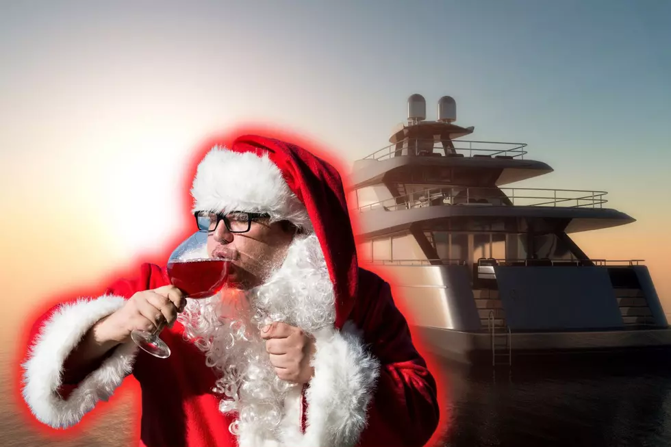 One Of Chicago’s Best Attractions Includes Santa, Cocktails, & A Big Ol’ Yacht