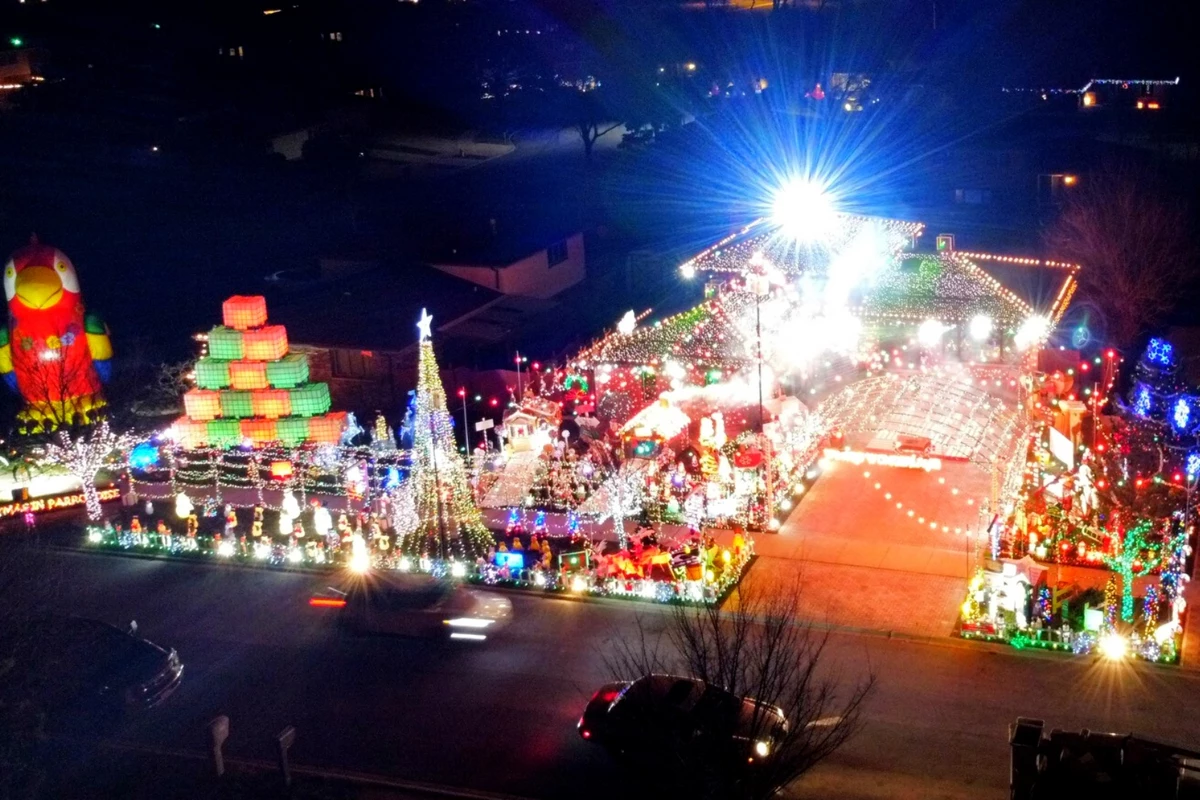 Famous Tinley Park Christmas Light Show With Over 200,000 Lights