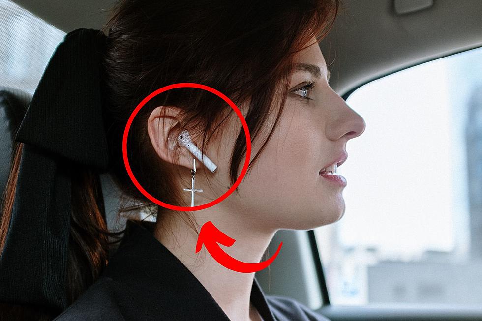 Is It Legal To Wear Headphones While Driving A Car In Illinois?