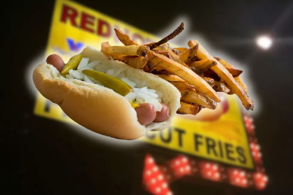 Popular Chicago Joint Inducted Into Vienna Beef Hot Dog Hall of Fame