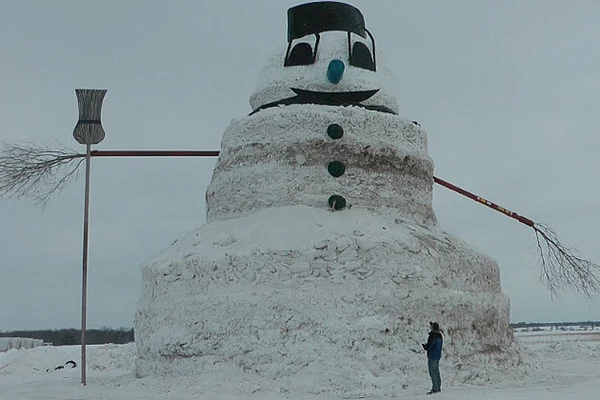 20 Foot Snowman Terrifies Canada