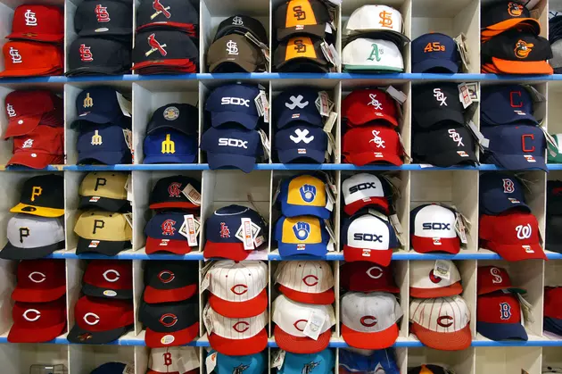 Illinois Man Has 50 Baseball Caps And 800 $1 Bills Stolen